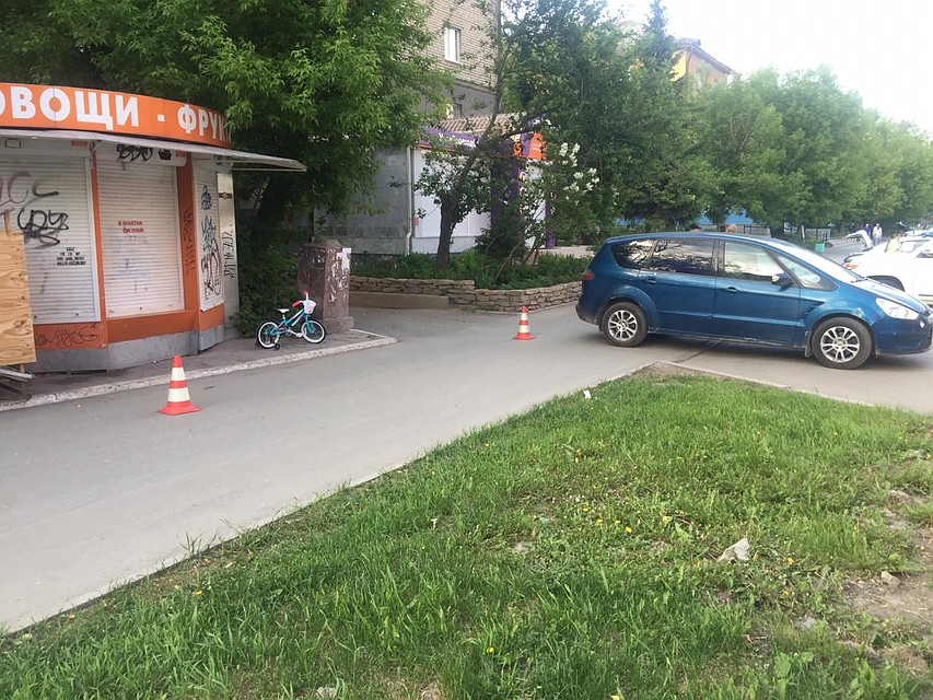 Место аварии на улице Азина Фото: отдел пропаганды ГИБДД