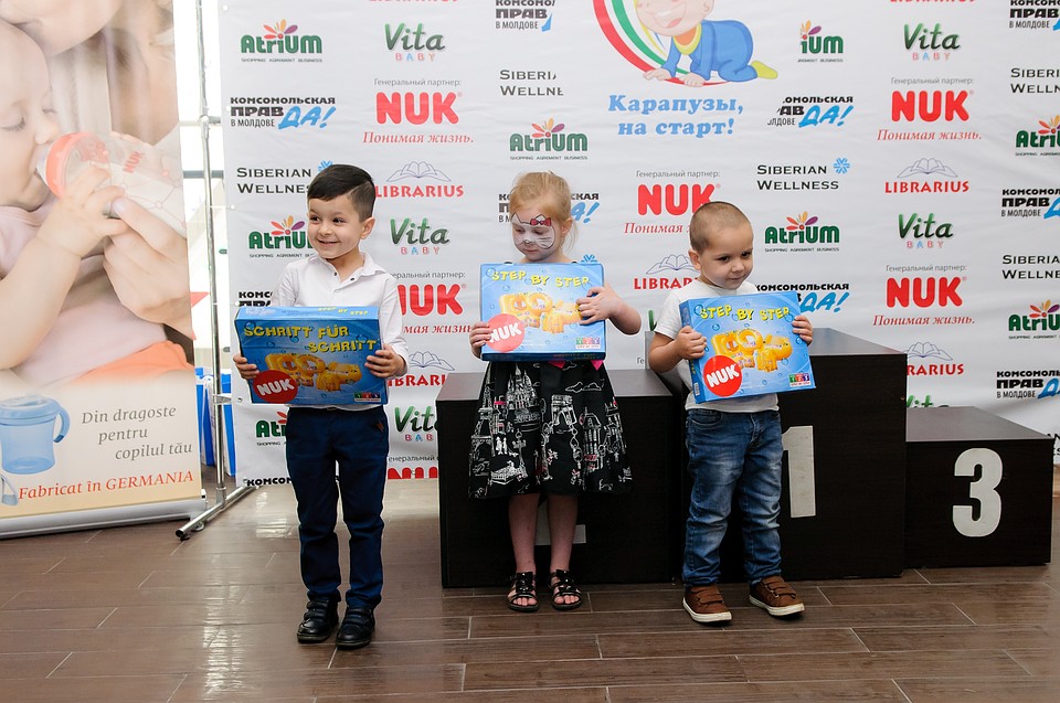 Самые внимательные детки, победители конкурса, получили в подарок от генерального партнера компании NUK наборы для плавания. Фото: allfocus.ru