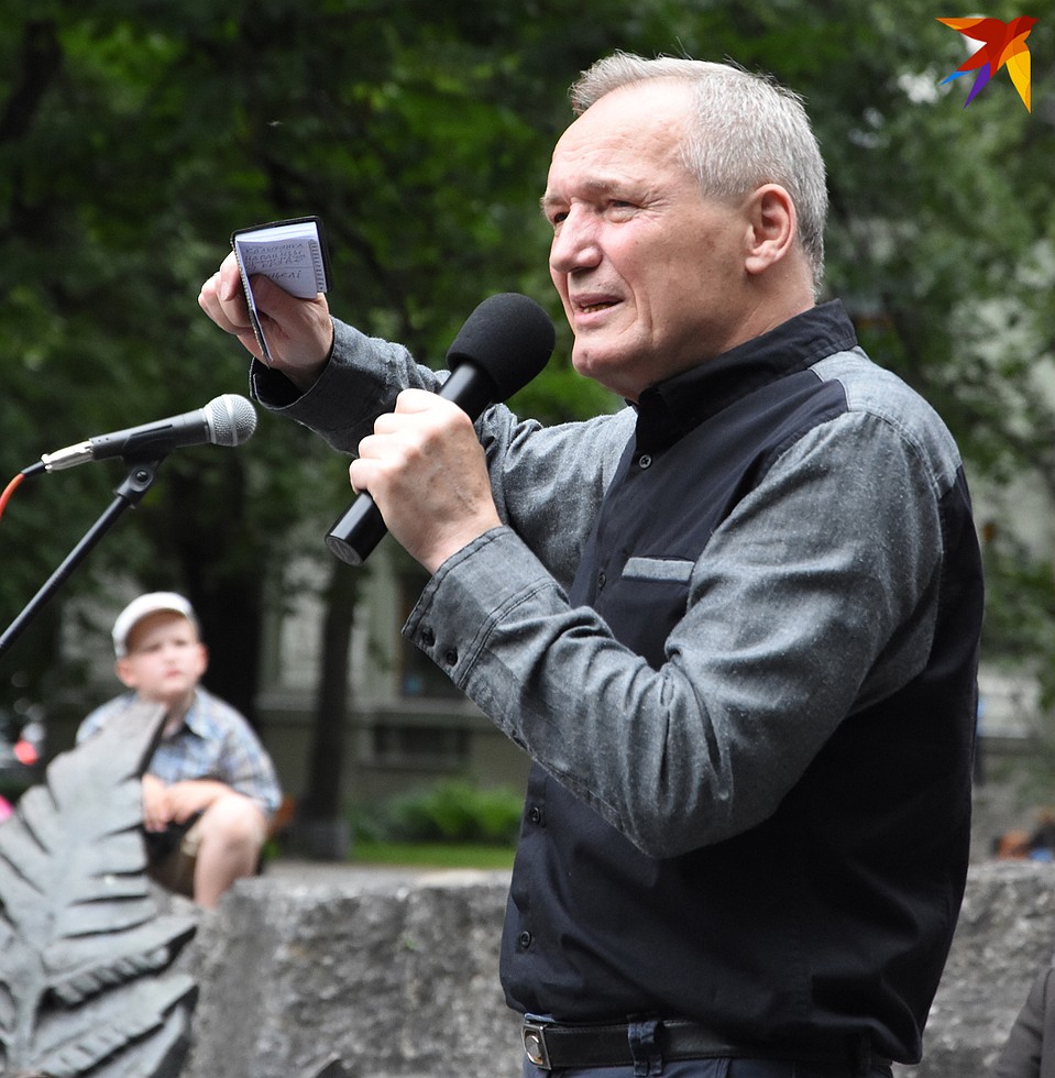 Авторское чтение Владимира Некляевым своих стихов порой звучит эффектнее, чем популярные песни, на них написанные. Фото: Сергей ТРЕФИЛОВ