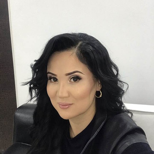 Главный врач "Клиники Сагынбаевой", косметолог-дерматолог Айнура Сагынбаева заметила, что коже кыргызских женщин хорошо подходит косметика производителей из Южной Кореи Фото: СОЦСЕТИ