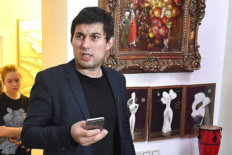 Сын Бари Алибасова пригласил журналистов в квартиру отца. Фото: Виктор ГУСЕЙНОВ