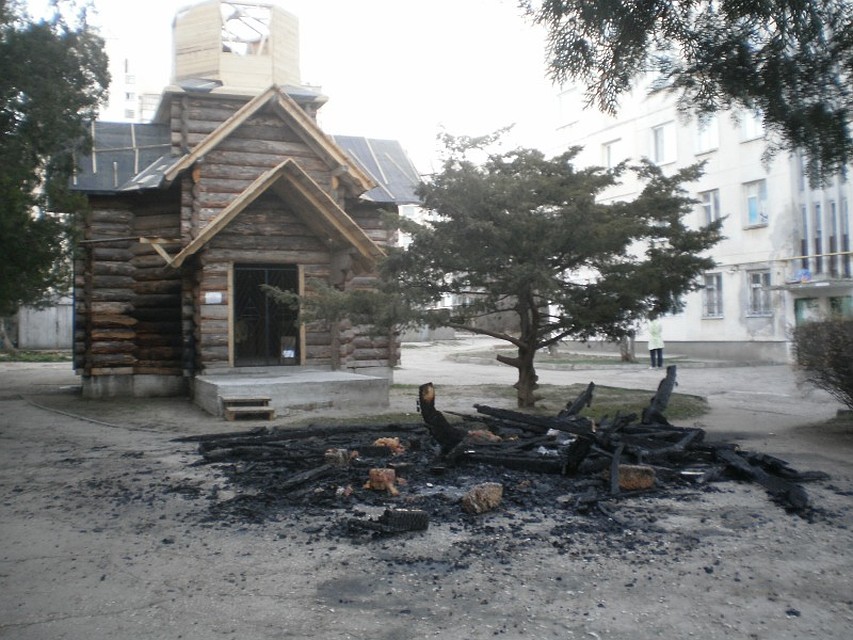 Купол недостроенного храма сгорел. Фото: ГС ЧС Украины в Крыму