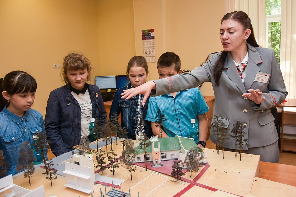 Кружок моделирования вызвал большой интерес у маленьких блогеров. Фото: Алена МАРТЫНОВА