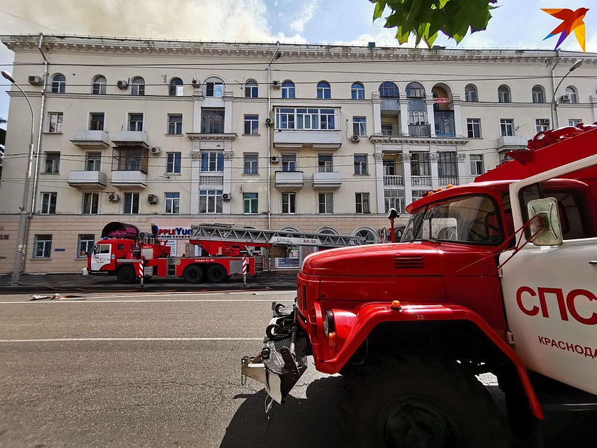 В ликвидации пожара задействованы 24 единицы техники и 84 человека личного состава.
