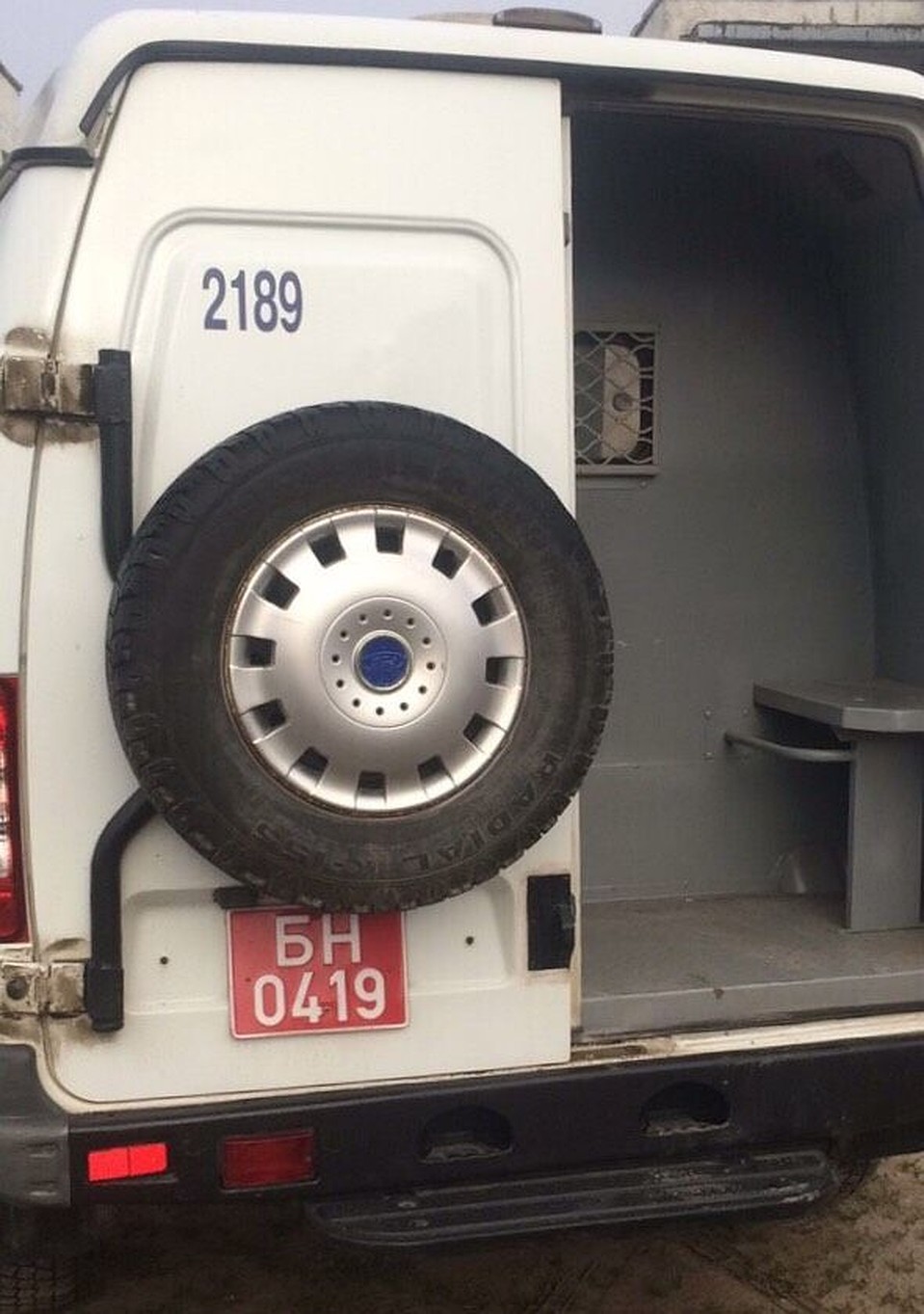 Мужчину везли в милицию в этом автомобиле. Фото: МВД