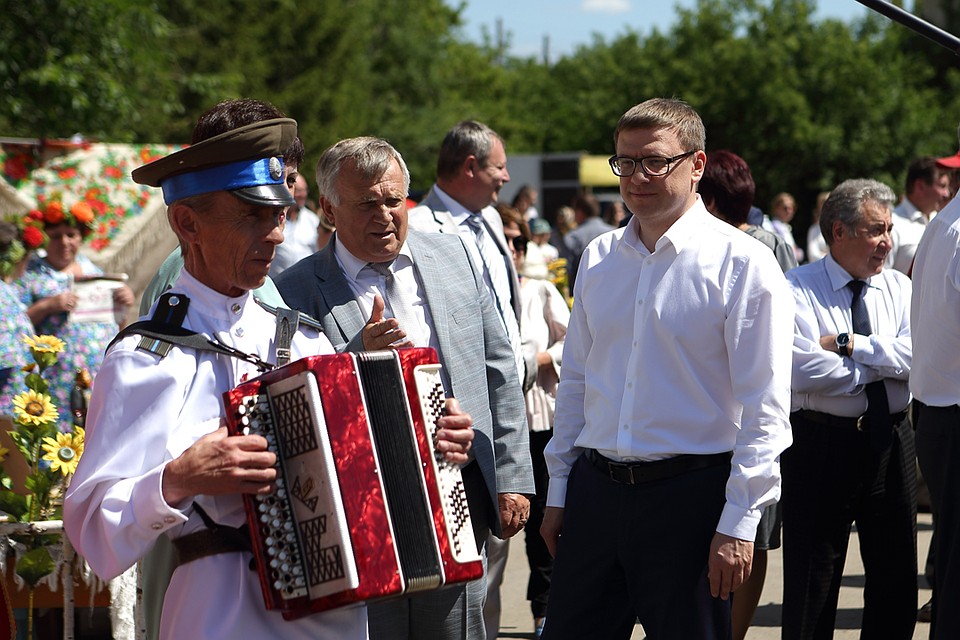 День фермера — большой праздник. Под гармошку. Фото: gubernator74.ru