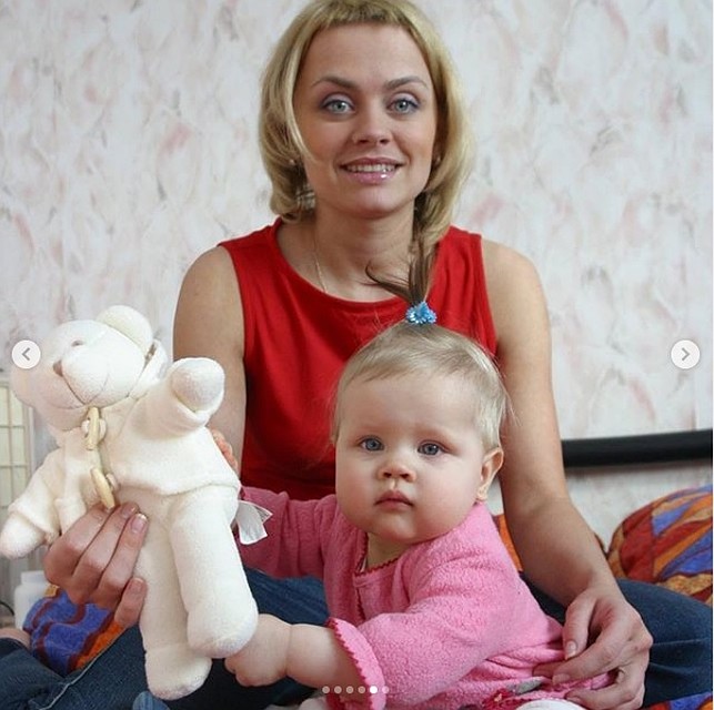 Вот такой очаровательной крошкой была Алиса в детстве. Фото: Инстаграм, @gribalevalarisa