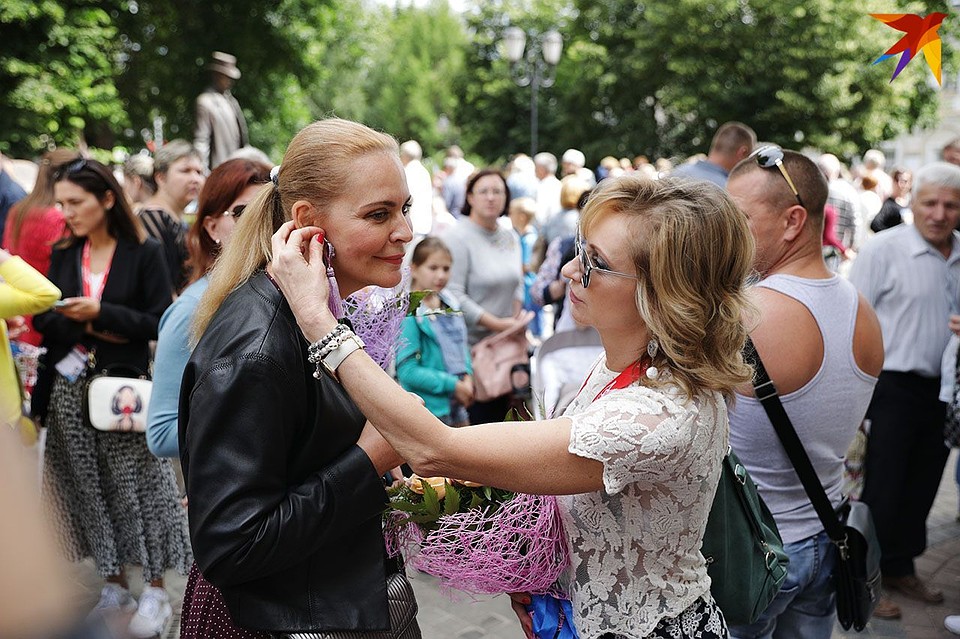 Женщины есть женщины. Куда же без красивых украшений! Фото: Павел МАРТИНЧИК