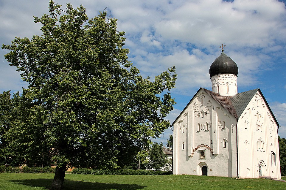 Великий Новгород. Вид на церковь Спаса Преображения. Фото ИТАР-ТАСС/Интерпресс/Александр Чиженок