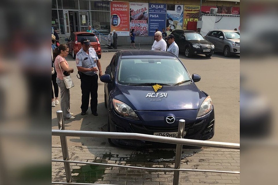 Автоледи сбила мужчину, который шел в торговый центр. Фото: Новосибирская служба эвакуации «АСТ-54»