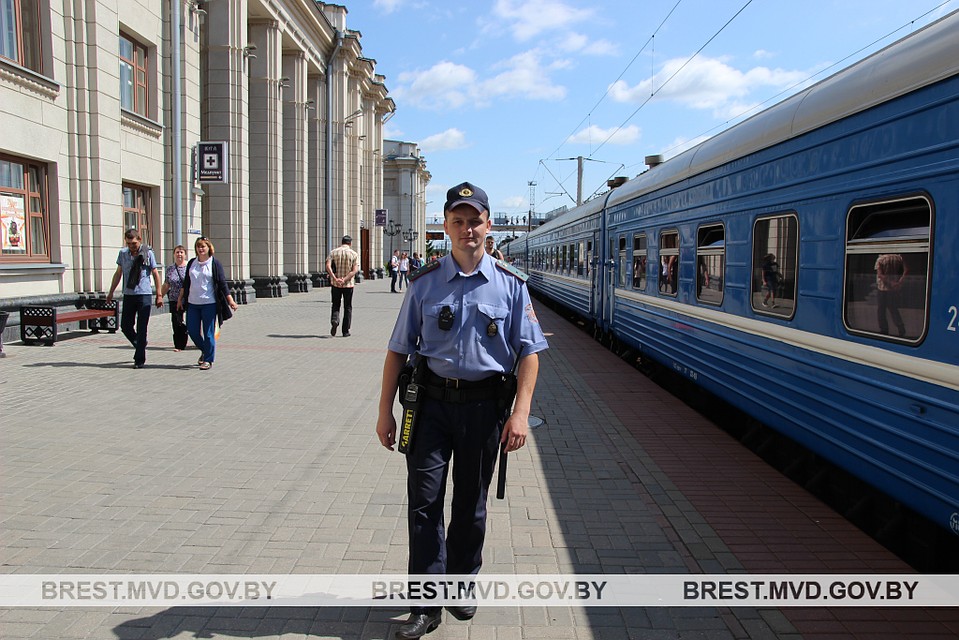 Прапорщик Александр Качан в тот вечер дежурил на вокзале. Фото: brest.mvd.gov.by