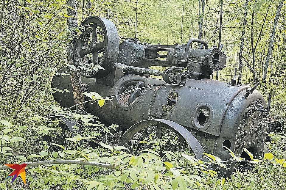 В тайге лежат сотни тонн техники. Как такая довоенная паровая машина. Фото: Евгений САЗОНОВ