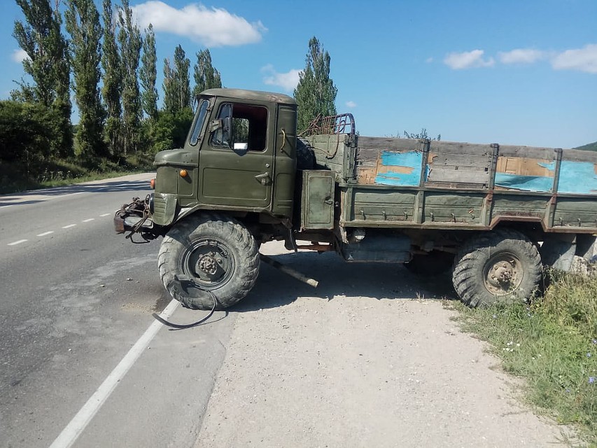Авария произошла недалеко от Судака. Фото: пресс-служба МЧС РК