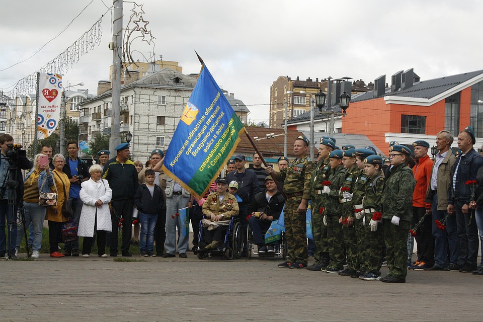 Торжественный митинг начался с построения Фото: Елизавета Захарова