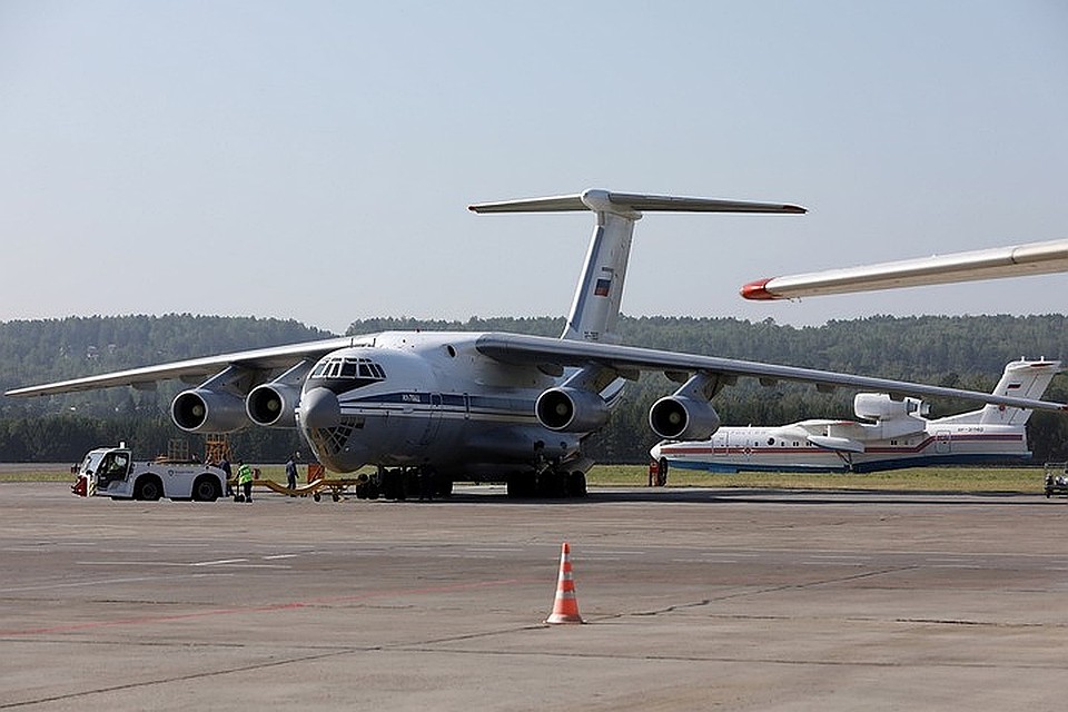 Помощь наземным группировкам с воздуха оказывают самолеты Ил-76 Минобороны РФ. Фото: пресс-служба правительства края