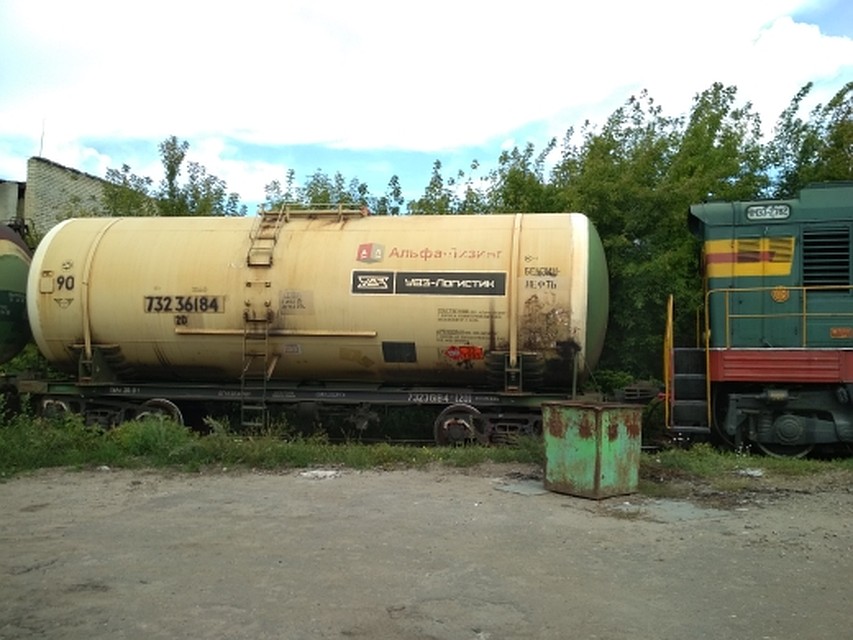 Часть цистерн была наполнена бензином