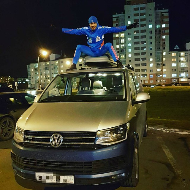 Шипулину, в том числе, принадлежат автобус Toyota Land Cruiser LX и мотоцикл BMW K1300R – оба 2009 года Фото: instagram anton_shipulin