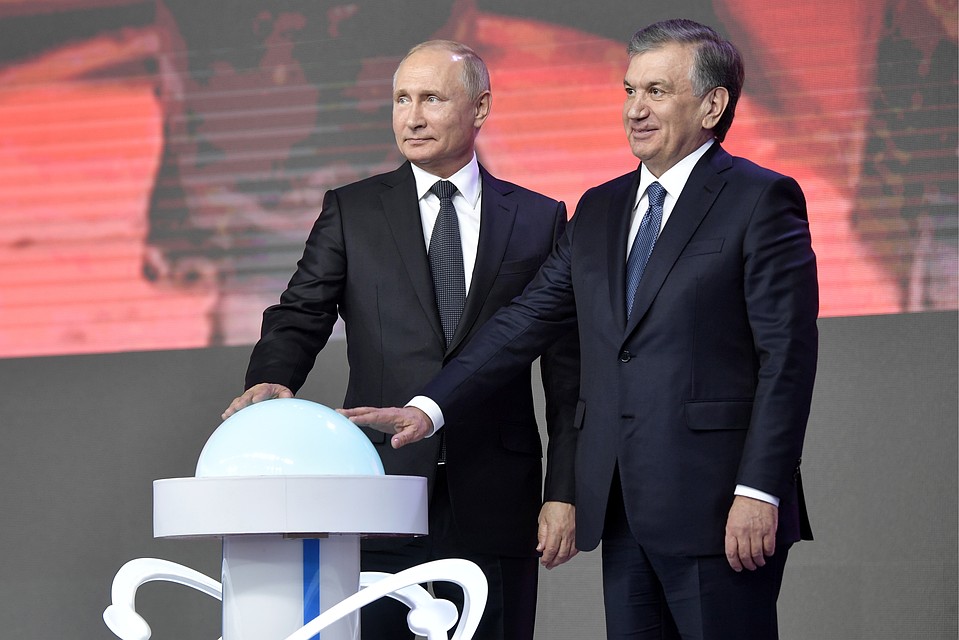 Октябрь 2018 года. Владимир Путин и Шавкат Мирзиеев во время церемонии запуска начала строительства первой в Узбекистане атомной электростанции. Фото Алексей Никольский/пресс-служба президента РФ/ТАСС