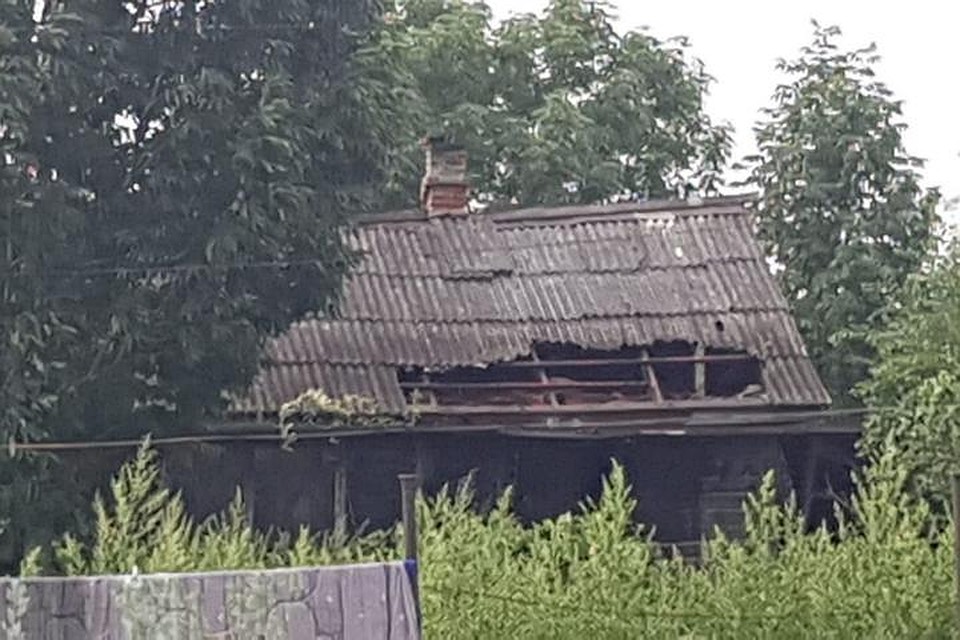 Взрывом выбило часть крыши Фото: Комсомольская правда