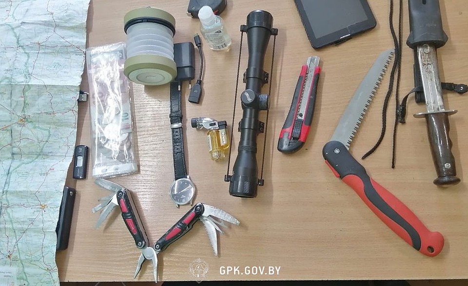 В Беларусь гражданин Австрии прорывался с таким набором путешественника. Фото: Госпогранкомитет