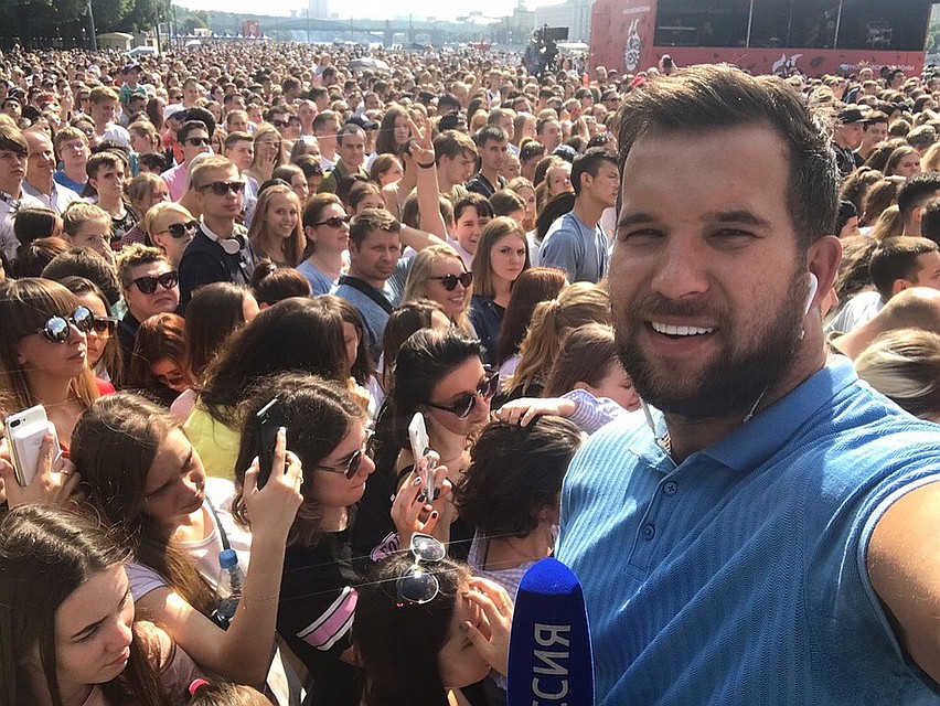Пока угонщик катался по Ростову-на-Дону на авто Николая, тот был на работе, как обычно, в прямом эфире. Фото: Личный архив героя публикации