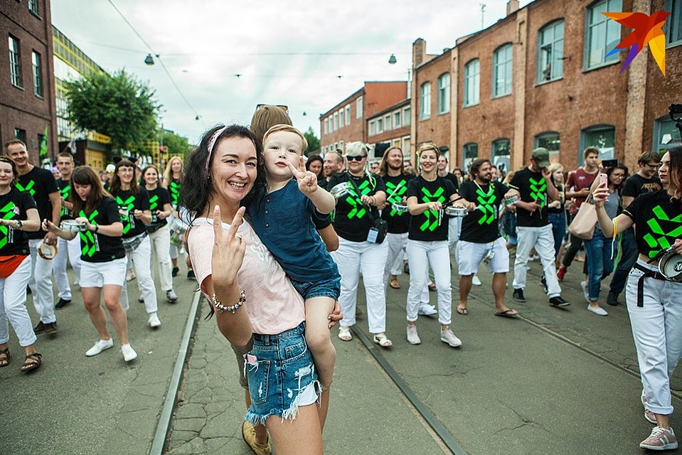 Улицу Октябрьская сделали пешеходной Фото: Дмитрий ЛАСЬКО