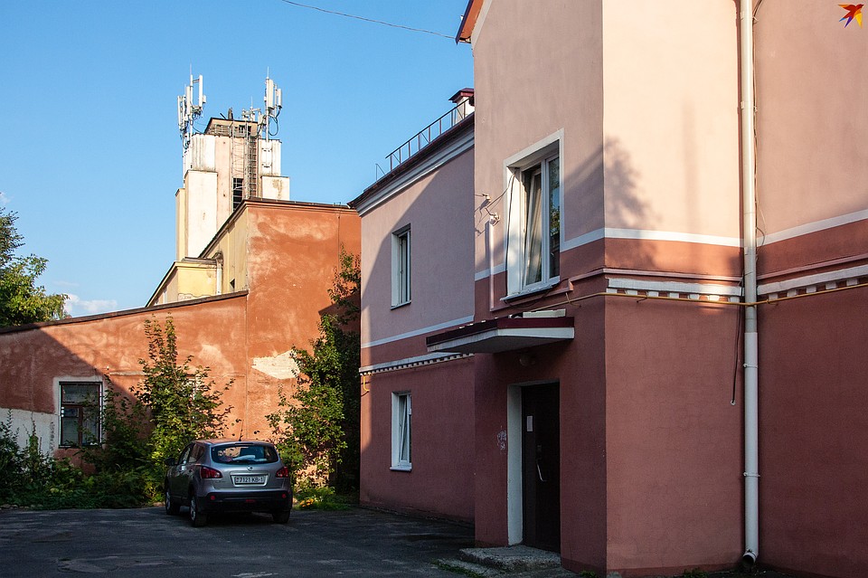 Виднеется башенка бывшей лютеранской кирхи. Фото: Оксана БРОВАЧ