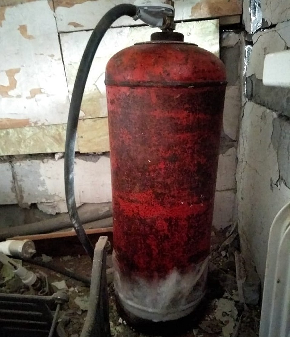 Газовый баллон после хлопка остался целым. Фото: ГУ МЧС по Свердловской области