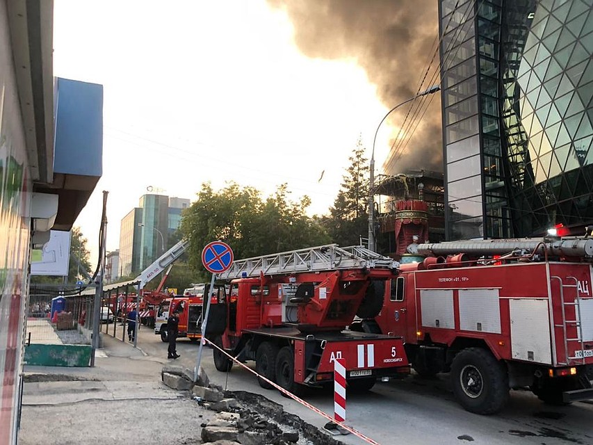 Пожарные боролись с огнем несколько часов. Фото: ГУ МЧС по Новосибирской области.