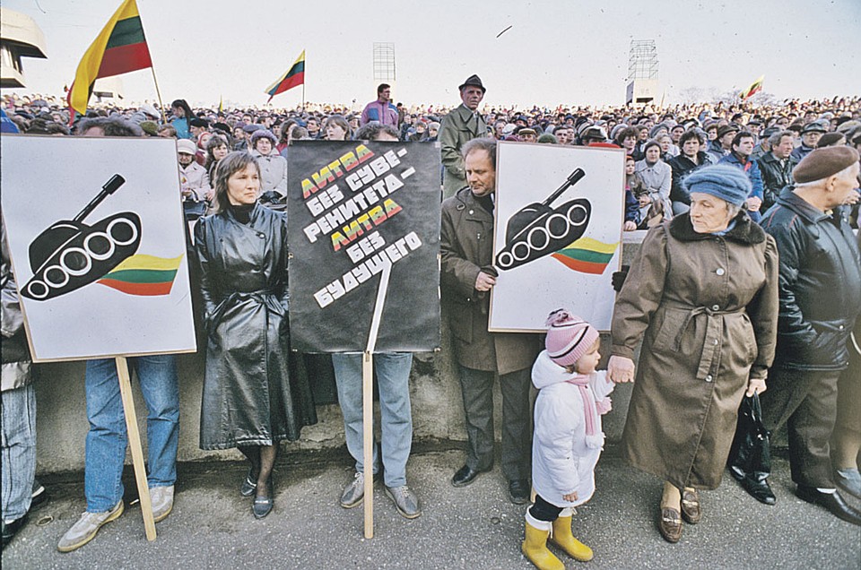 В Литве митинги проходили по тому же сценарию, что и в других республиках Советского Союза. Демократы лишь назывались по-разному, но требовали одного и того же. Фото: Борис БАБАНОВ/РИА Новости