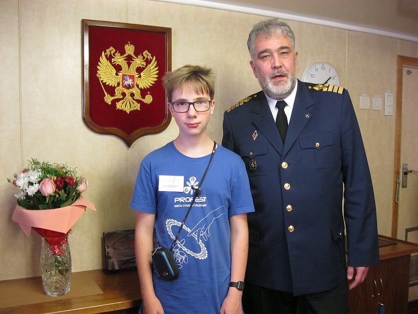 С капитаном ледокола Дмитрием Лобусовым Фото: Анна ДЕКТЯРЕВА