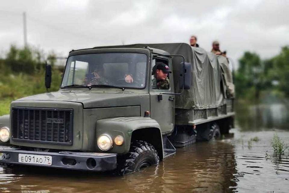 Пострадавшим подвозят воду и сухое питание - скромно, но продержаться можно. Фото: администрация Биробиджана