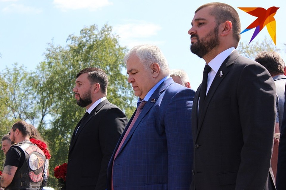 В Донецке почтили память Александра Захарченко у его могилы Фото: Никита МАКАРЕНКОВ, Павел ХАНАРИН