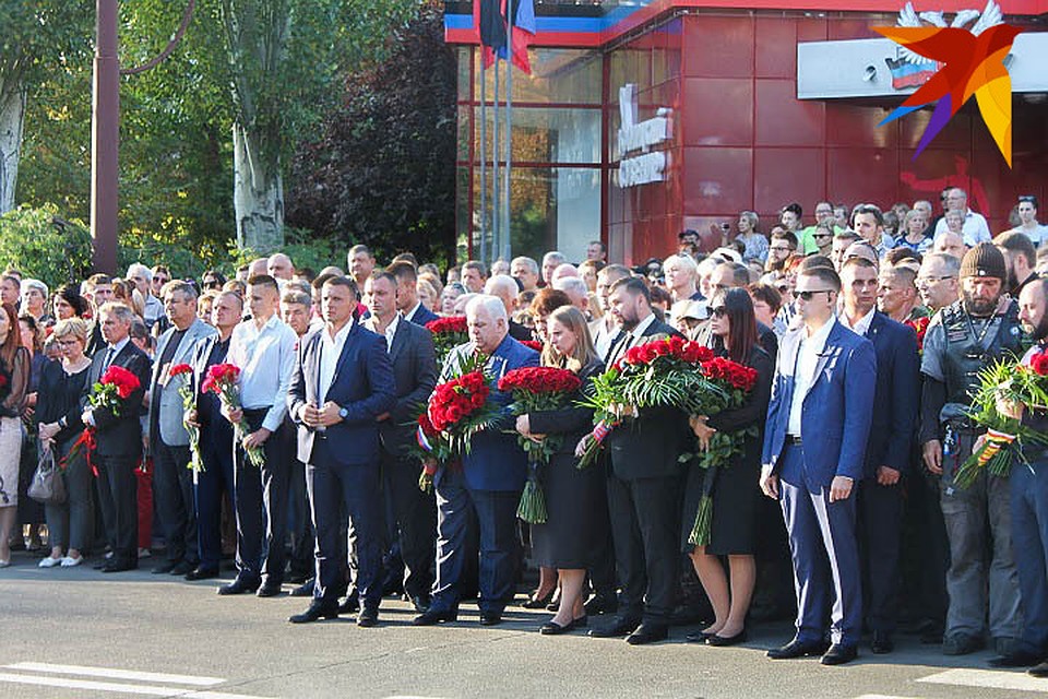 В первом ряду выстраиваются самые близкие Фото: Никита МАКАРЕНКОВ, Павел ХАНАРИН