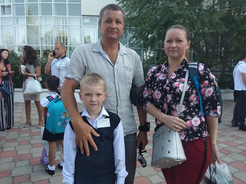 Родители привели Артема во второй класс Фото: Анастасия ЖУКОВА