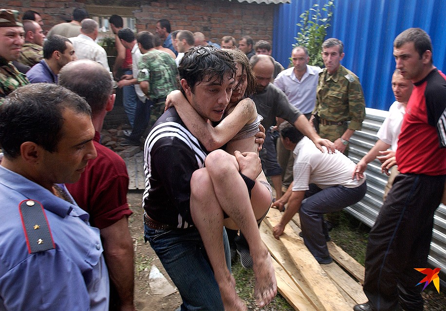 Беслан. Сентябрь 2004 год Фото: Владимир ВЕЛЕНГУРИН