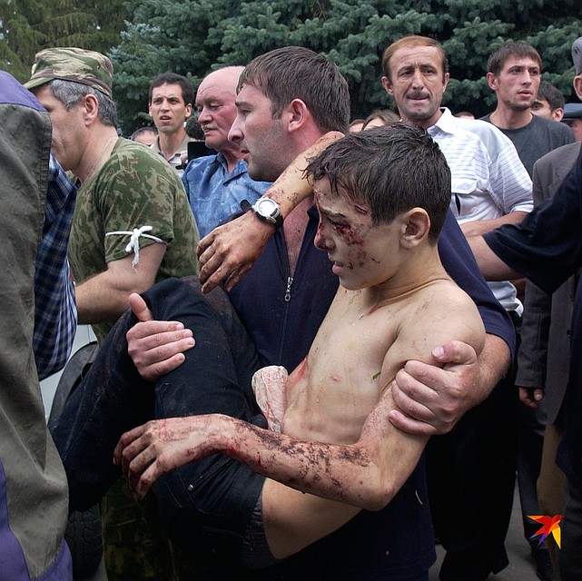 Беслан. Сентябрь 2004 год Фото: Владимир ВЕЛЕНГУРИН