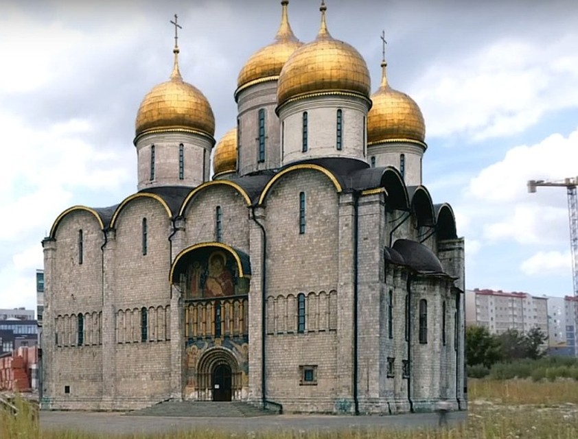Лучше всего, по мнению священников, в наш ландшафт вписался бы Успенский храм Московского Кремля. Фото: YouTube
