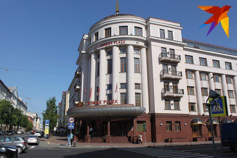 После посадки самолета в Национальном аэропорту Минска, футболисты отправились в отель Crowne Plaza. Фото: Амин АБДУЛМАНОВ