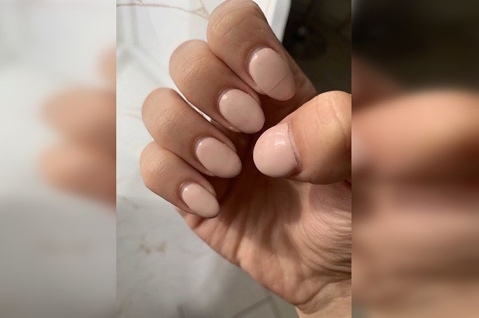 По словам девушки, покрытие на ногте треснуло через несколько дней. Фото: instagram.com/revizor.nsk.
