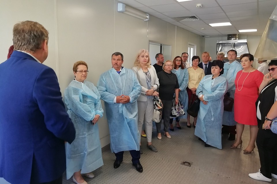 Для ознакомления с процессом сбора, накопления и подготовки к вывозу медотходов класса Б гости посетили Областную детскую клиническую больницу. Фото: пресс-служба Минздрава РО.