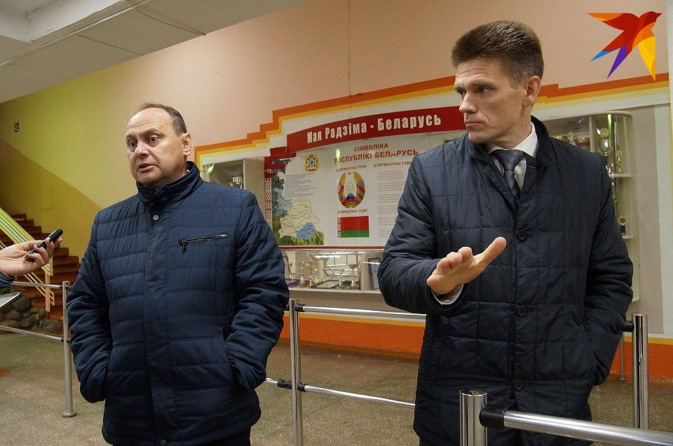 Чиновники из горисполкома пришли исполнять решение президента. Фото: Павел МИЦКЕВИЧ