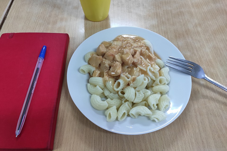 Те самые вкусные макарошки для тех, кто скучает по школьной столовой Фото: Роман РЫЖИКОВ
