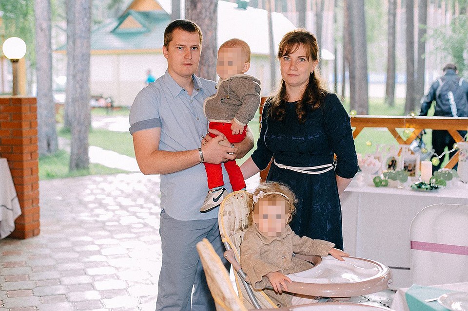 Алексей Вялых с детьми и Екатериной Глотовой.
