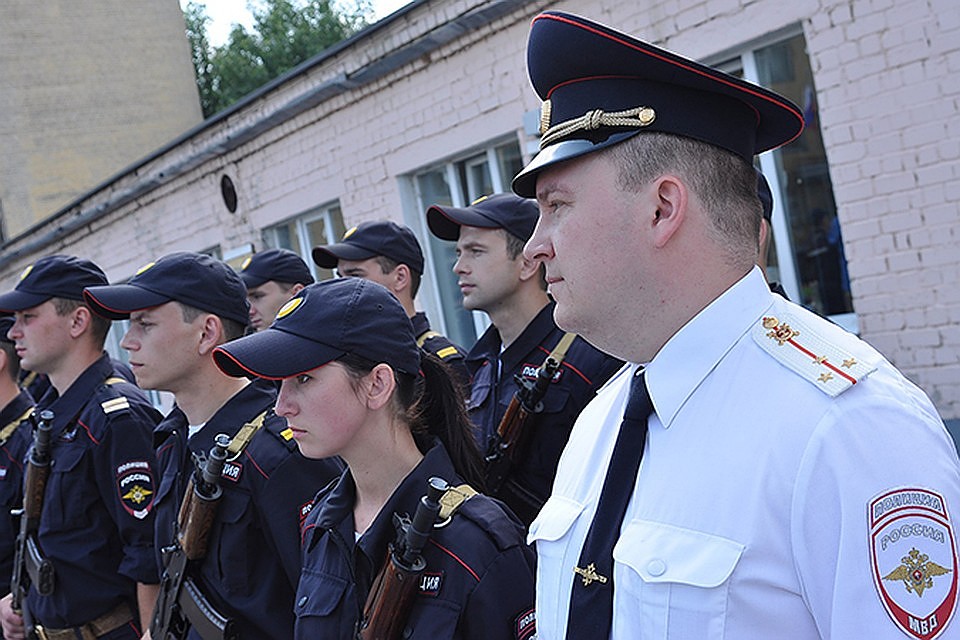 В органах внутренних дел Дмитрий Воробьев служит около 10 лет. Фото: Семен Мологин, ГИБДД