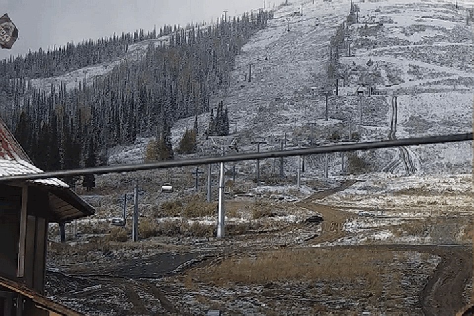 Снег в Шерегеше. ФОТО: кадр с камеры наблюдения portal.myttk.ru/portal/webcam/sheregesh