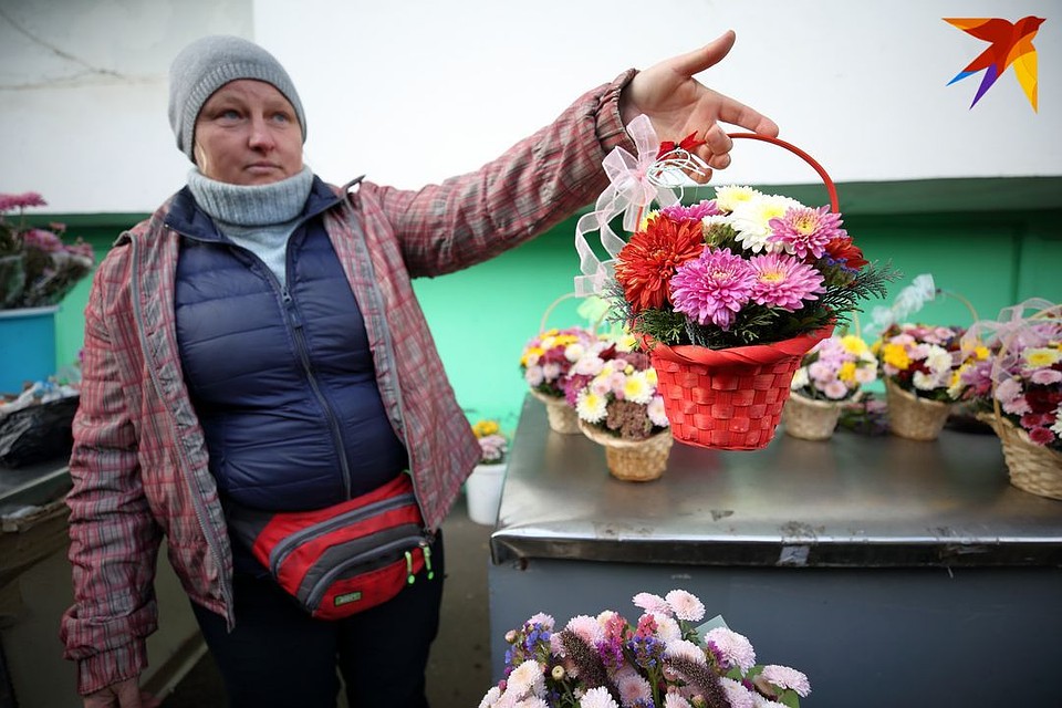 Корзину с живыми цветами можно купить за 10 рублей. Фото: Святослав ЗОРКИЙ