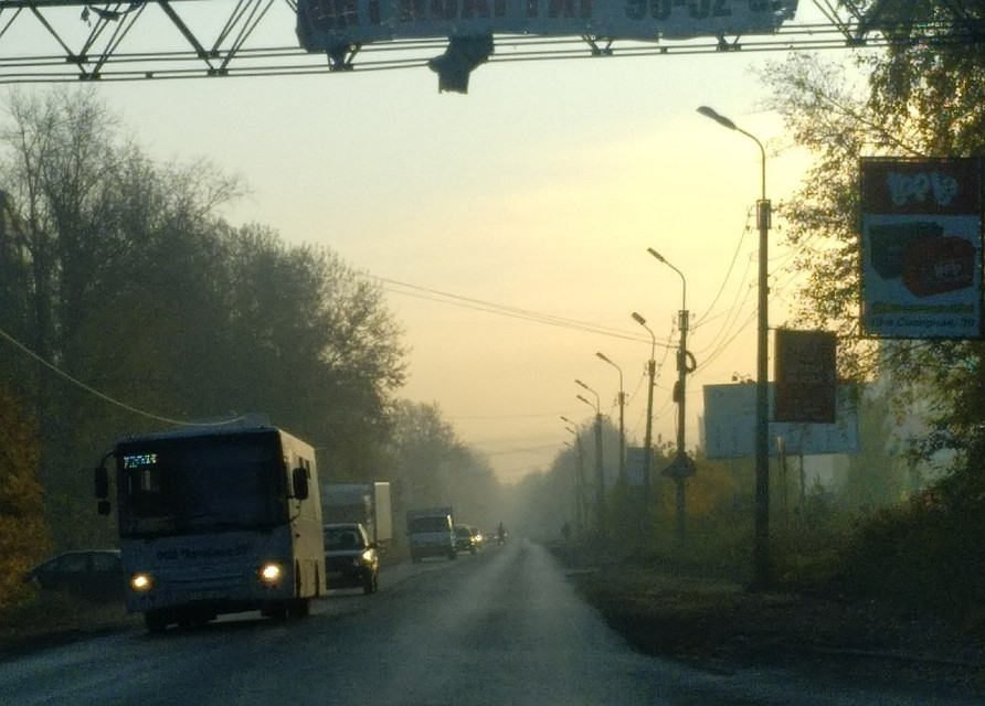 В некоторых районах туман такой плотный, что видимость метров 50-100. Фото: ВКонтакте