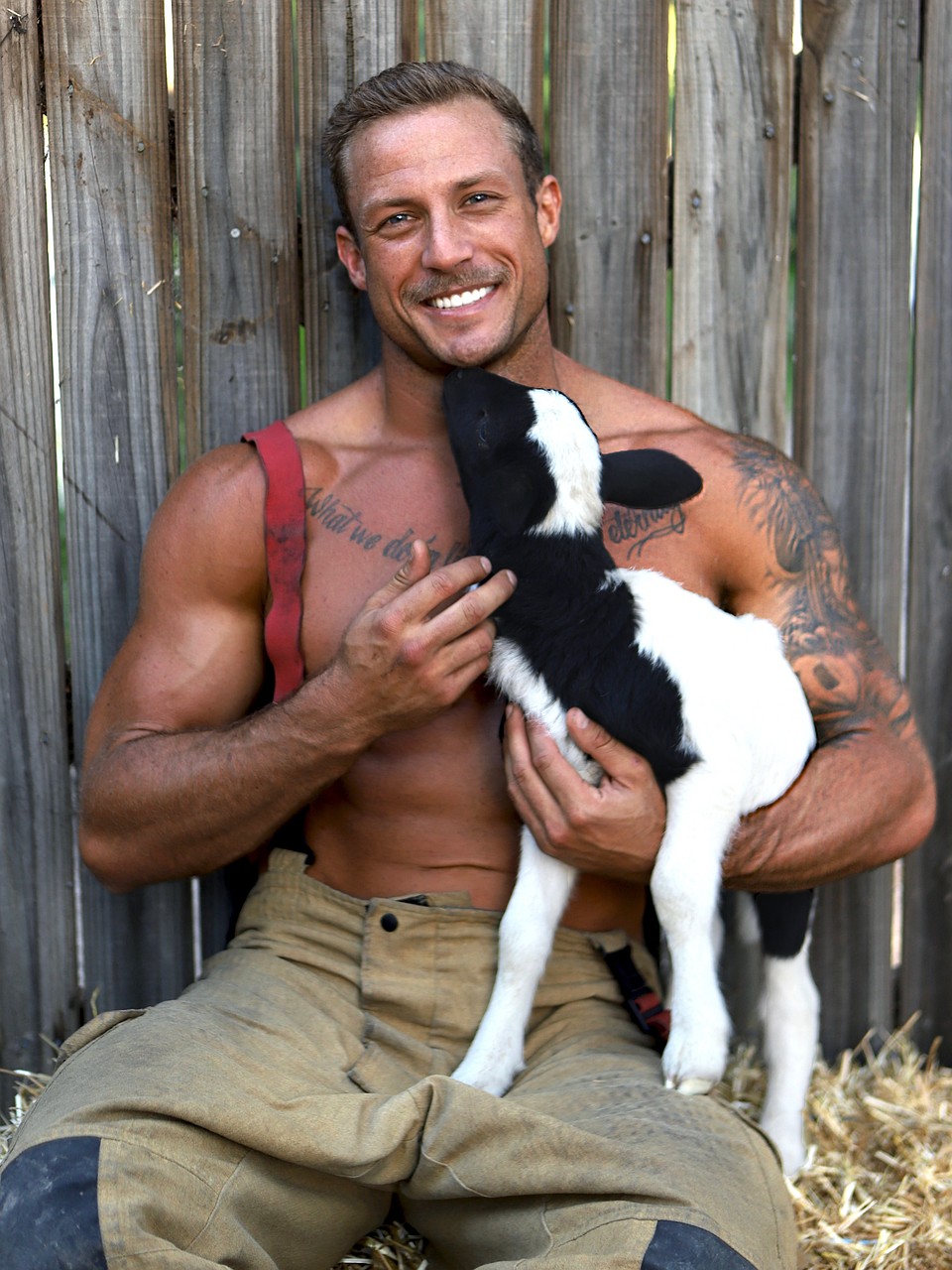 Брутальные огнеборцы буквально излучают добродетель. Фото: Australian Firefighters Calendar