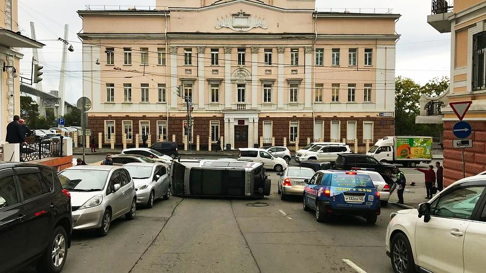Движение автомобилистов оказалось затруднено Фото: Сергей ЛАНИН
